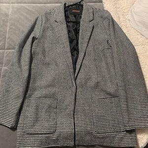 White and black print, 1 button oversized blazer